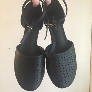 MaxMuxun Women's Ankle Strap Cage Closed Toe Flat Sandals